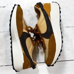 Women’s Brown and Tan Nike Sneakers Like New